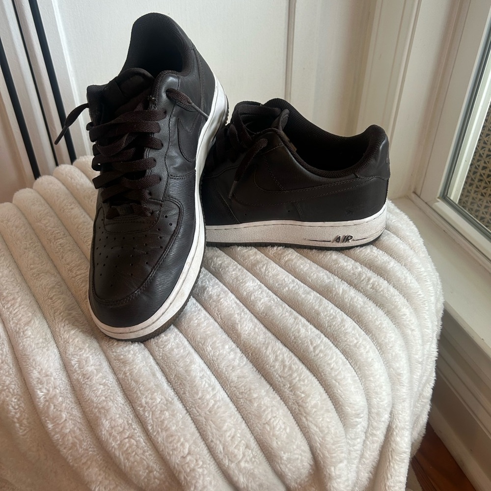 Nike brown Low-Top Leather Sneakers with White Midsole